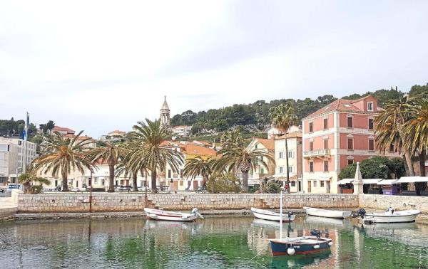 Hvar charms with old-time vibes. — Pexels