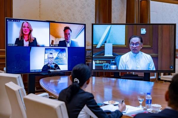 PM Anwar says talked to Elon Musk for faster internet in Malaysia with SpaceX